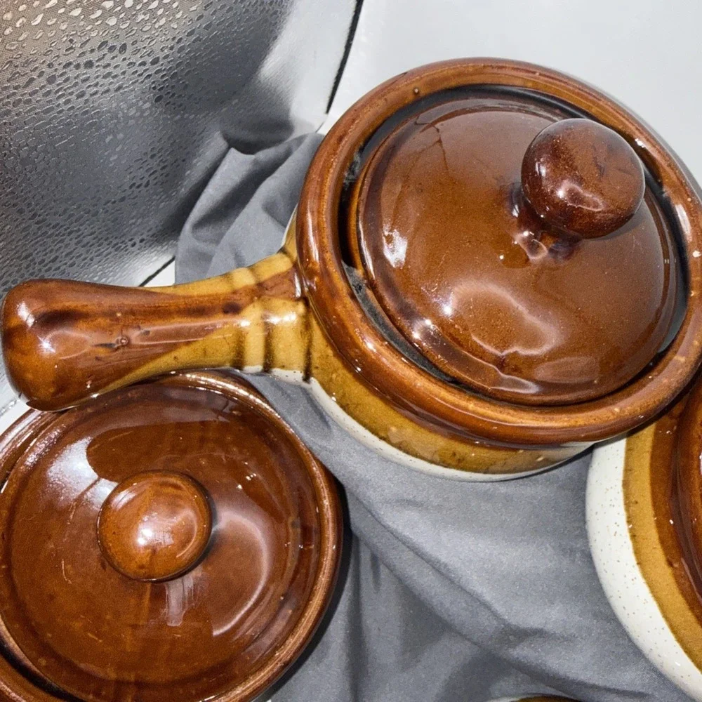 Set Of 4 Vintage brown-glazed French onion soup bowls With Lids